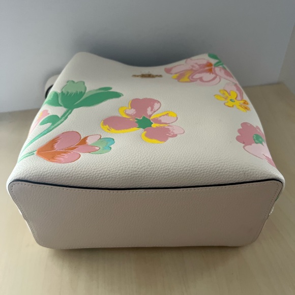Sold! NWT Coach C8609 Town Bucket Bag With Dreamy Land Floral Print - Picture 9 of 11